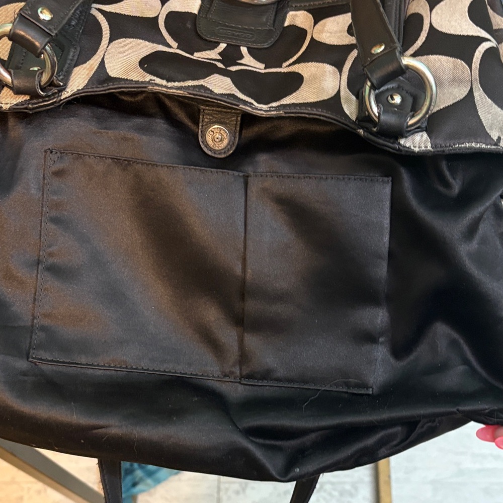 Coach Signature Black and Cream Shoulder Bag - Picture 4 of 16